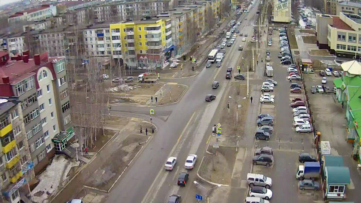 Онлайн веб-камера на перекрёстке Мира - проспект Победы (Нижневартовск, Россия)